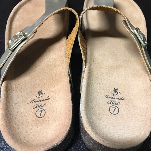 Brand New Boutique metallic knot T-strap sandal - Picture 4 of 5